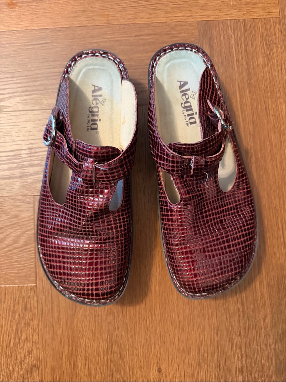 Alegria Women’s Size 38 Burgundy Croc Embossed Leather Mary Jane Shoes ALG-702